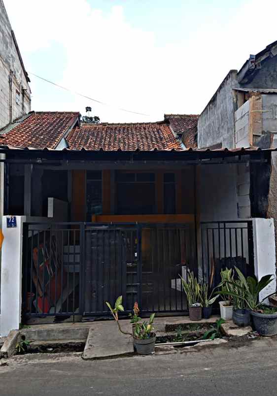 dijual rumah sariwangi