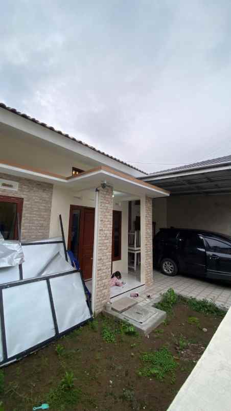 dijual rumah sednagtirto