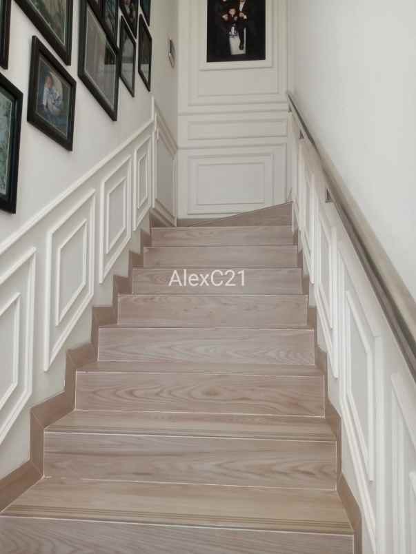 dijual rumah serua indah