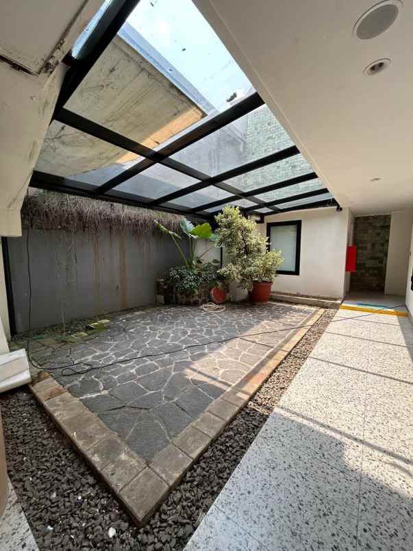 dijual rumah setiabudi