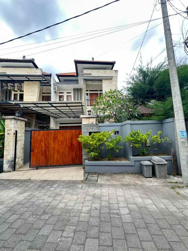 dijual rumah sidakarya renon