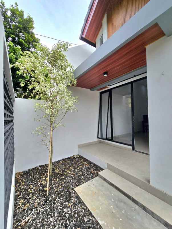 dijual rumah smkn 1 seyegan