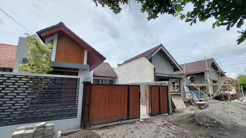 dijual rumah smkn 1 seyegan