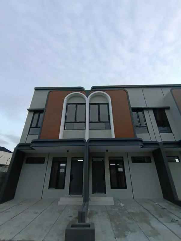 dijual rumah strategis di gland ciwastra park