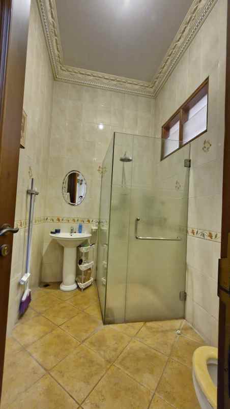 dijual rumah sunter bisma