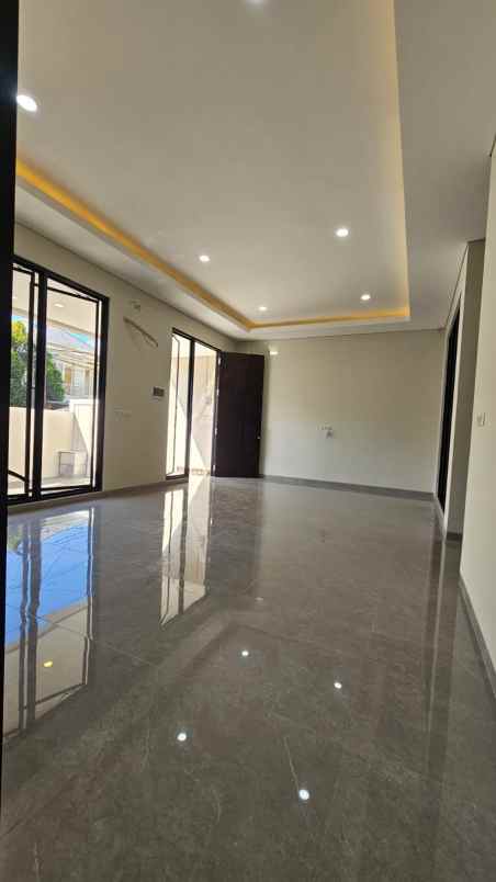 dijual rumah sutorejo
