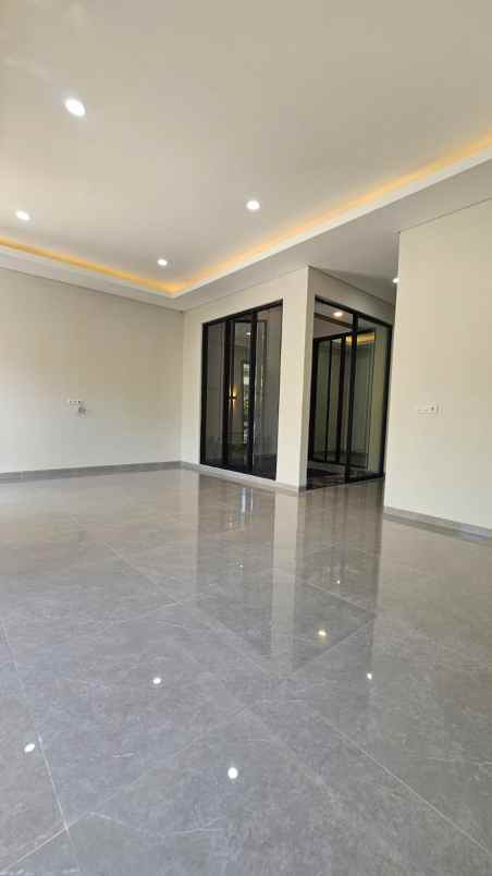 dijual rumah sutorejo