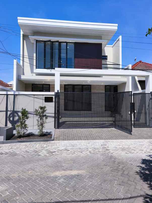 dijual rumah sutorejo