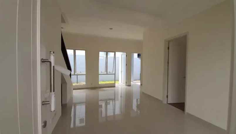 dijual rumah suvarna sutera cluster