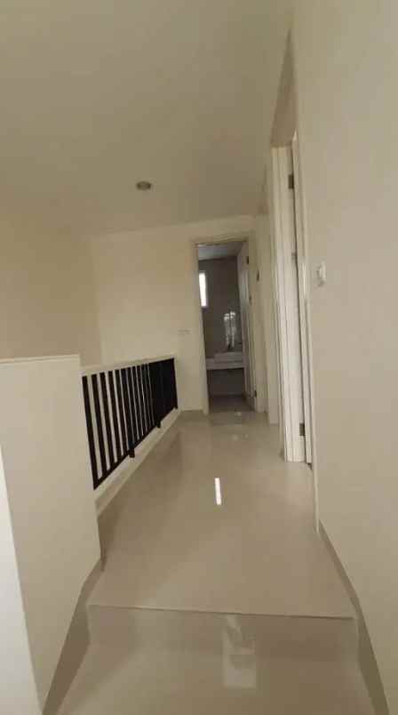 dijual rumah suvarna sutera cluster