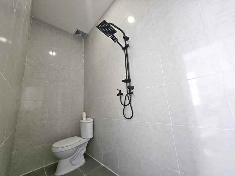 dijual rumah taman harapan baru