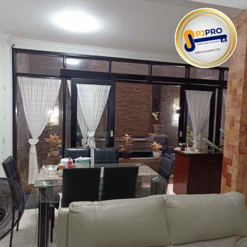 dijual rumah taman modern