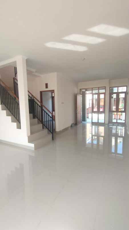 dijual rumah taman persada residence
