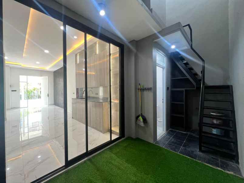 dijual rumah taman puspa raya citraland