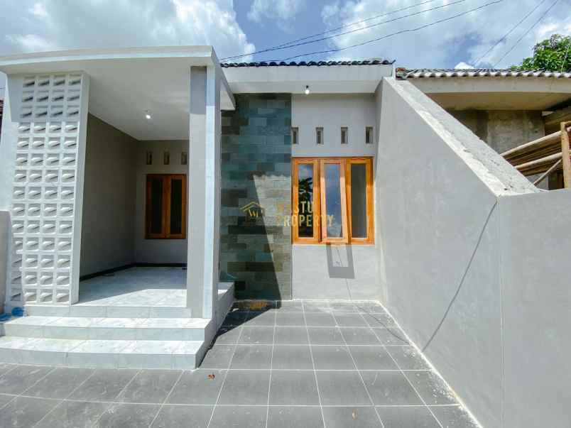 dijual rumah tamanmartani kalasan