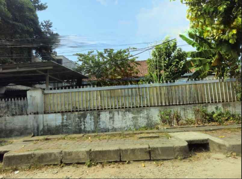 dijual rumah tua butuh renovasi di tebet lokasi ramai