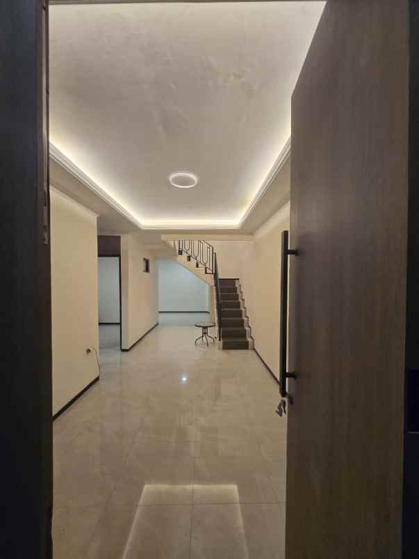 dijual rumah wiguna