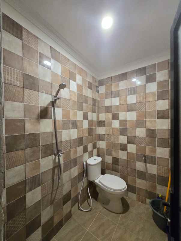 dijual rumah wiguna