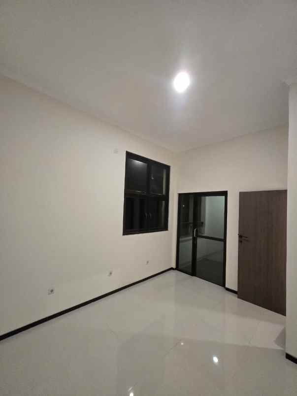 dijual rumah wiguna