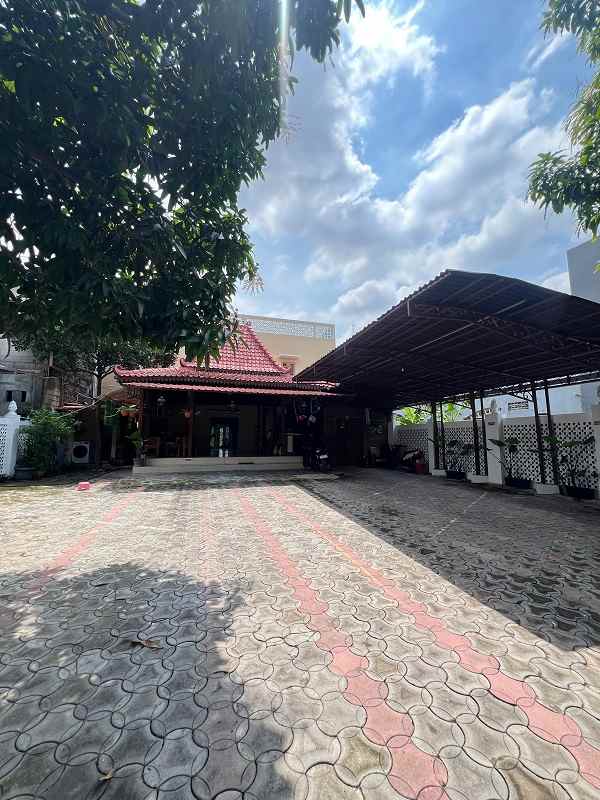 dijual villa jl saman utara tanjung