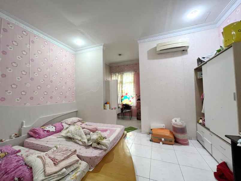 dijual villa komplek makmur indah