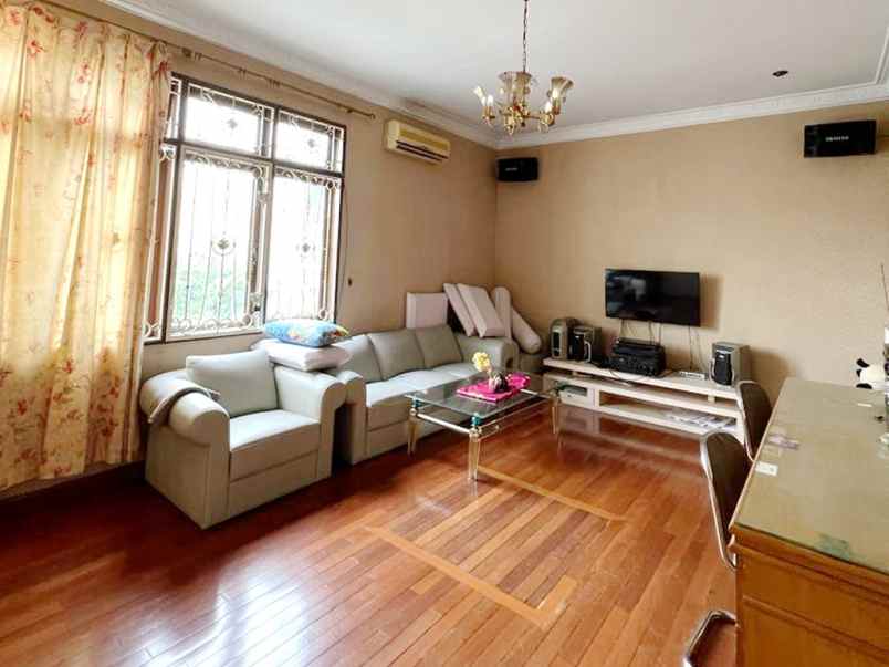 dijual villa komplek makmur indah