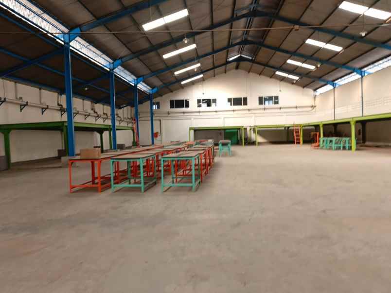 disewakan gudang margomulyo indah