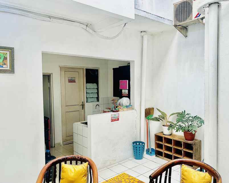 disewakan kost jl pavilion blok c4 no 7