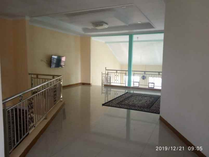 disewakan rumah jl raya cipanas belakang