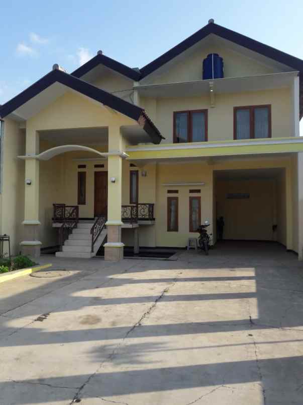 disewakan rumah jl raya cipanas belakang