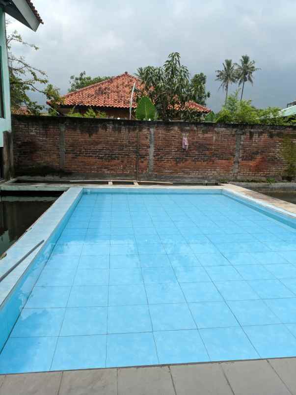 disewakan rumah jl raya cipanas belakang