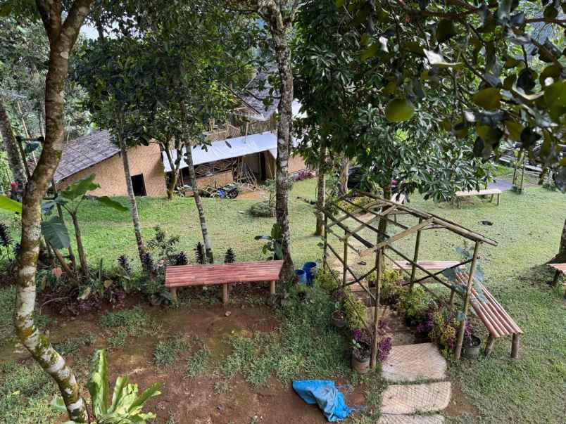 disewakan villa villa triple a saung bambu