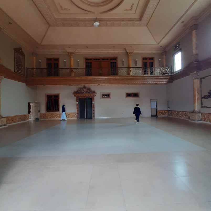 gedung luas mewah jl magelang km 4 5