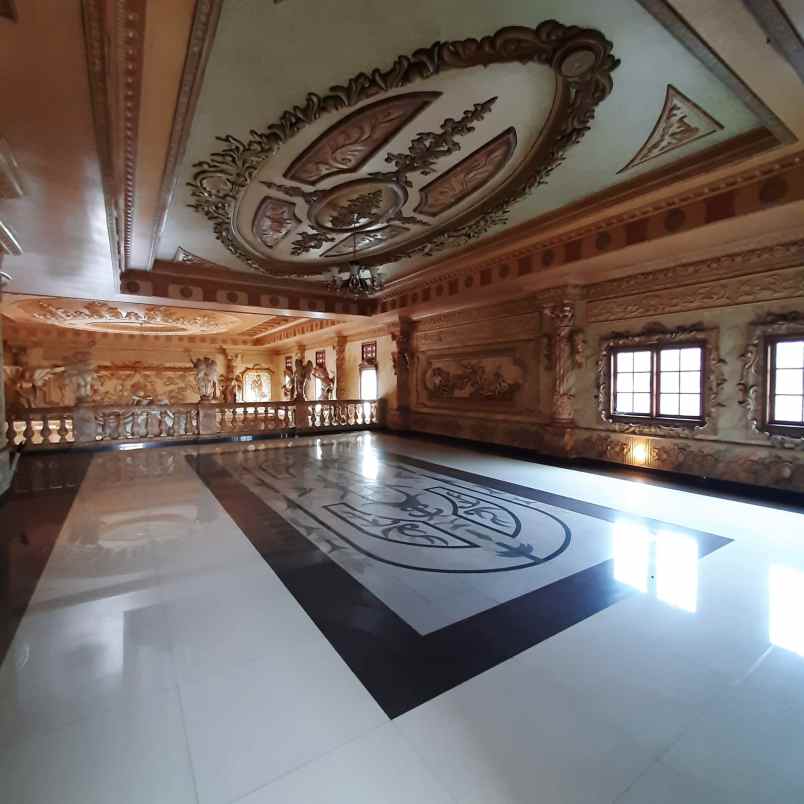 gedung luas mewah jl magelang km 4 5