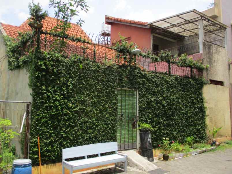 hunian mewah 4 kamar di jalan kaliurang lokasi premium