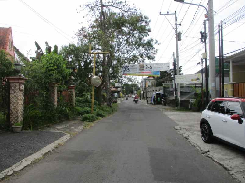 hunian mewah 4 kamar di jalan kaliurang lokasi premium