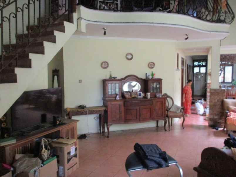 hunian mewah 4 kamar di jalan kaliurang lokasi premium