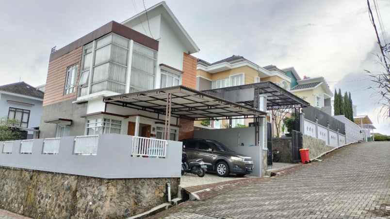 hunian strategis pinggir jalan kolonel masturi lembang