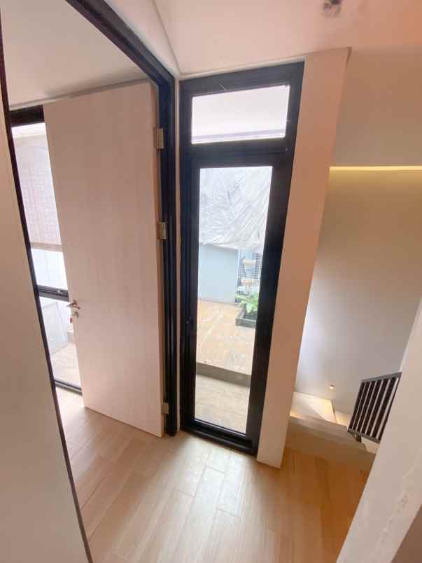 jual butuh rumah 2 lantai di grand wisata o2