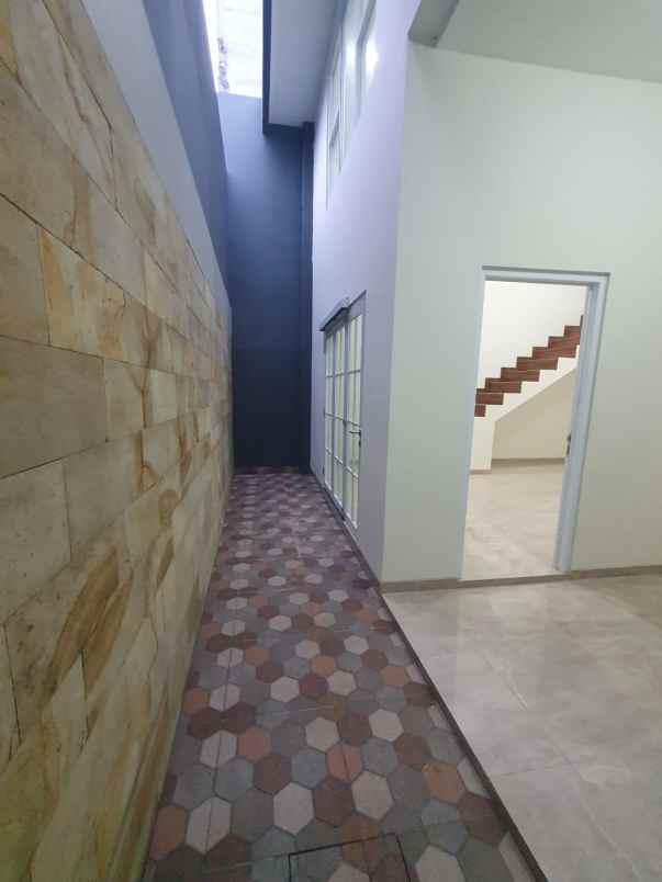 jual dan sewa rumah baru komersial premium di lenteng