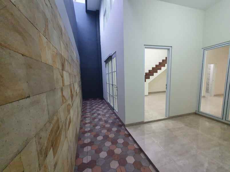 jual dan sewa rumah baru komersial premium di lenteng