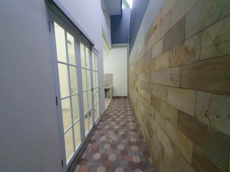 jual dan sewa rumah baru komersial premium di lenteng