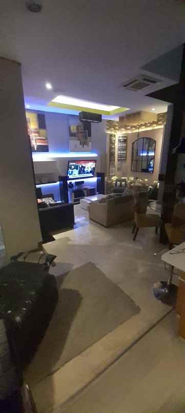 jual murah rumah 2 1 2 lantai di grand wisata
