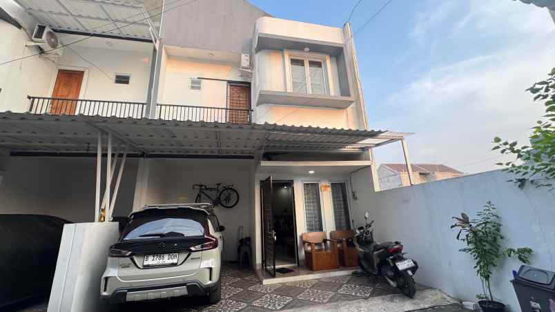 over kredit 130jt rumah 2 lantai di cilodong depok