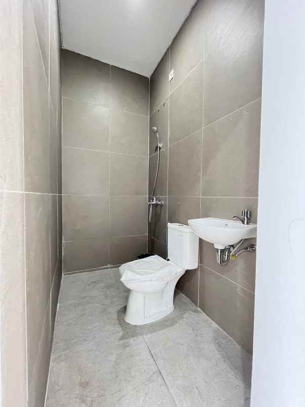 rumah 2 lantai 700 jutaan jatiasih bekasi