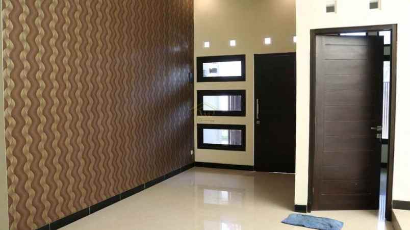 rumah 2 lantai dalam perumahan di kalasan sleman