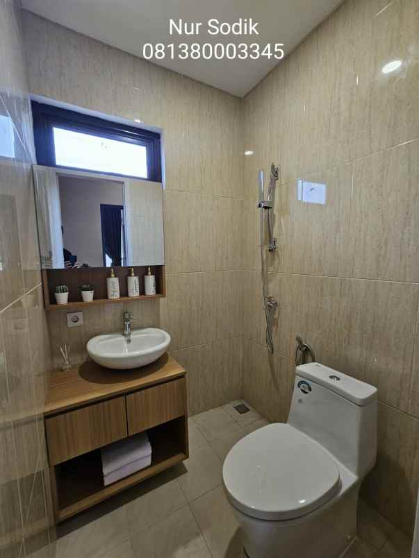 rumah 2 lantai di royal batavia pasar kemis