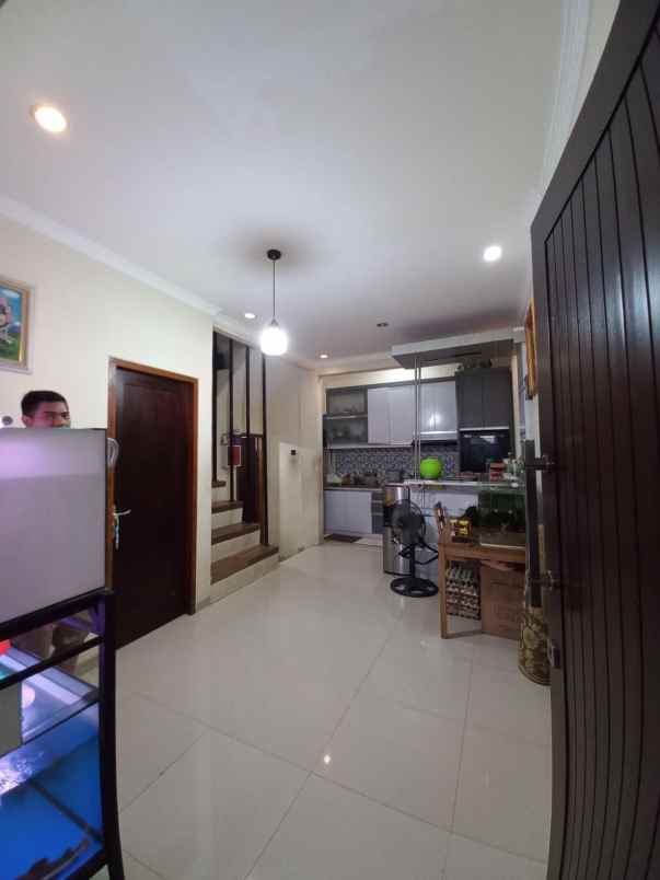 rumah 2 lt furnished kedaung tangerang selatan