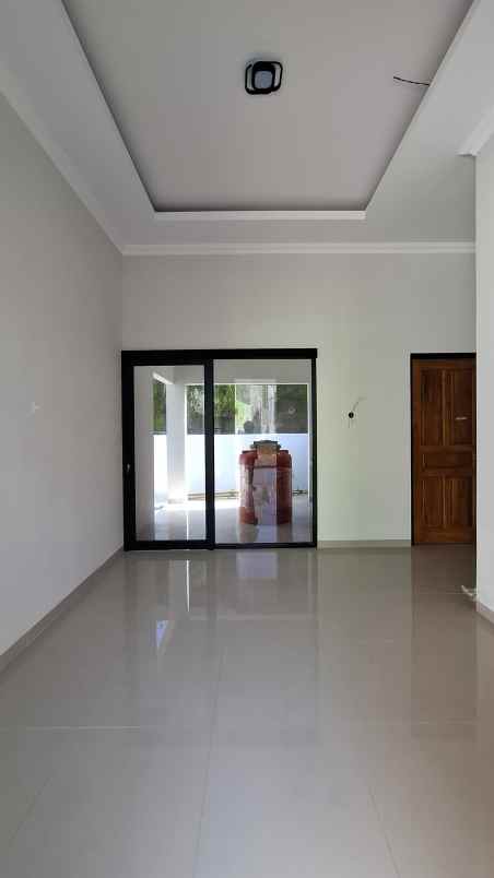 rumah banyumanik type american classic mewah