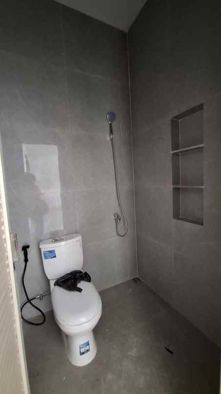 rumah banyumanik type american classic mewah